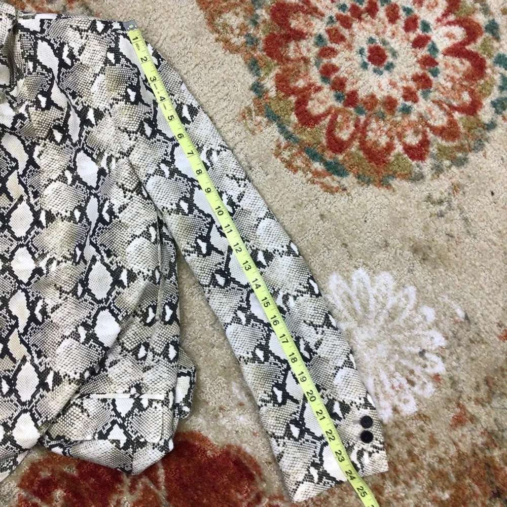 **Zara Basic Snakeskin Print Repitile Blazer Open Front Shoulder Pads M.
I - Picture 5 of 8